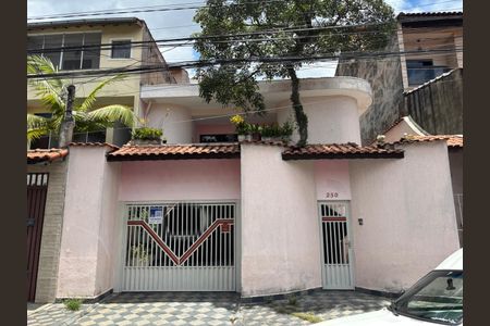 Casa à venda com 187m², 3 quartos e 5 vagasFachada 