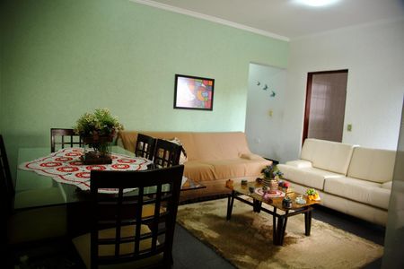 Casa à venda com 187m², 3 quartos e 5 vagasSala