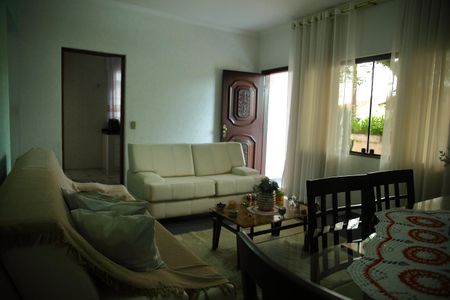 Casa à venda com 187m², 3 quartos e 5 vagasSala