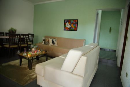 Casa à venda com 187m², 3 quartos e 5 vagasSala