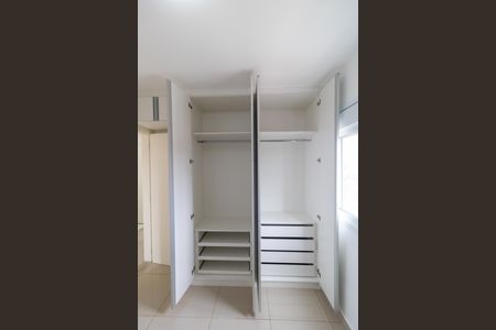 Apartamento à venda com 69m², 3 quartos e 1 vaga Apartamento à venda com 69m², 3 quartos e 1 vagaQuarto 02 - armário