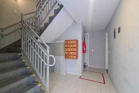 Apartamento à venda com 55m², 2 quartos e sem vaga Apartamento à venda com 55m², 2 quartos e sem vagaEscada