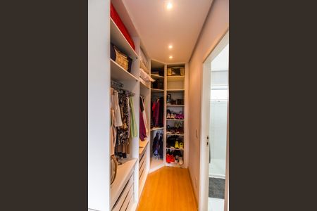 Apartamento à venda com 82m², 2 quartos e 2 vagas Apartamento à venda com 82m², 2 quartos e 2 vagasCloset da suíte