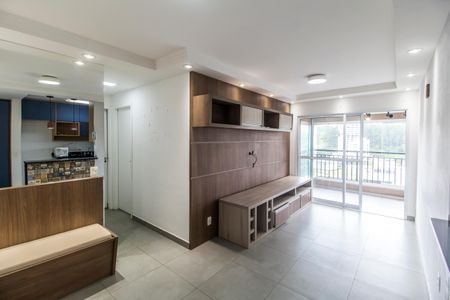 Sala  de apartamento para alugar com 2 quartos, 69m² em Empresarial 18 do Forte, Barueri