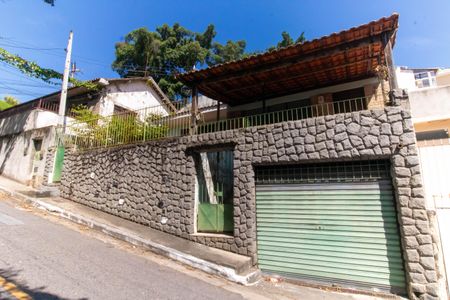 Casa à venda com 124m², 3 quartos e 1 vaga Casa à venda com 124m², 3 quartos e 1 vagaFachada