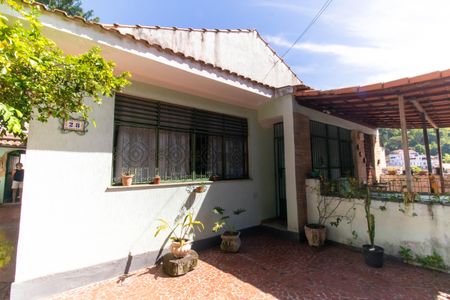 Casa à venda com 124m², 3 quartos e 1 vaga Casa à venda com 124m², 3 quartos e 1 vagaÁrea externa