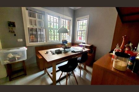 Casa à venda com 6 quartos, 400m² em Sumarezinho, São Paulo