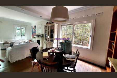 Casa à venda com 6 quartos, 400m² em Sumarezinho, São Paulo