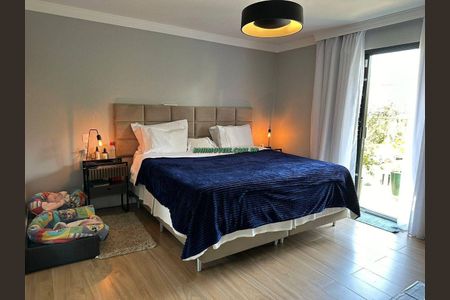 Casa à venda com 4 quartos, 250m² em Indianópolis, São Paulo