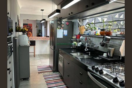 Casa à venda com 4 quartos, 250m² em Indianópolis, São Paulo