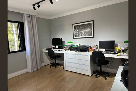 Casa à venda com 4 quartos, 250m² em Indianópolis, São Paulo