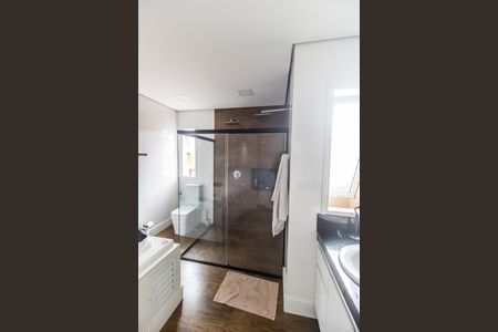 Casa à venda com 460m², 4 quartos e 4 vagasBanheiro da Suíte