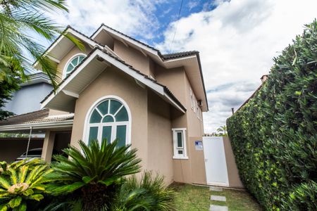 Casa à venda com 460m², 4 quartos e 4 vagasVista da Rua