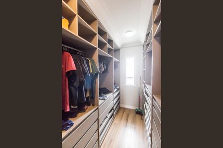 Casa à venda com 460m², 4 quartos e 4 vagasCloset da suíte