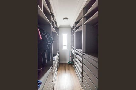 Casa à venda com 460m², 4 quartos e 4 vagasCloset da suíte