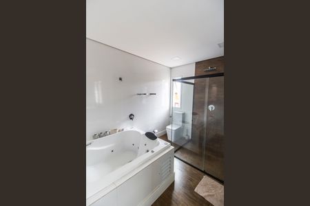 Casa à venda com 460m², 4 quartos e 4 vagasBanheiro da Suíte