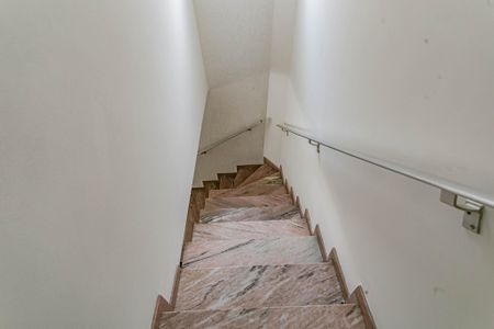 Casa à venda com 85m², 3 quartos e 1 vagaEscada