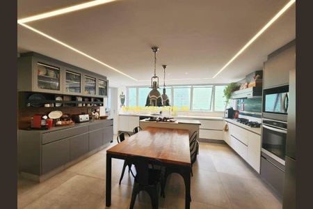 Apartamento à venda com 3 quartos, 308m² em Real Parque, São Paulo