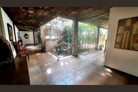 Casa à venda com 650m², 2 quartos e 5 vagas