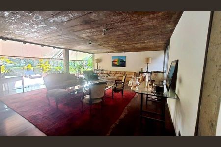 Casa à venda com 650m², 2 quartos e 5 vagas