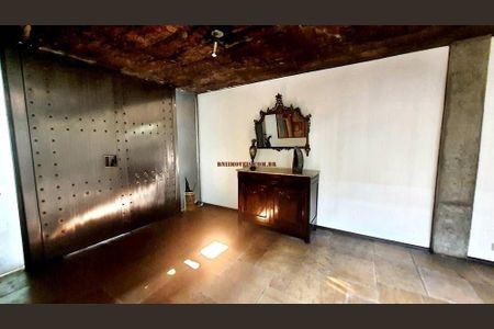 Casa à venda com 650m², 2 quartos e 5 vagas