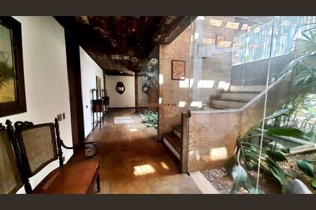 Casa à venda com 650m², 2 quartos e 5 vagas