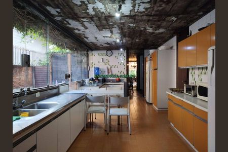 Casa à venda com 650m², 2 quartos e 5 vagas