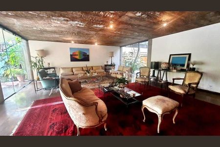 Casa à venda com 650m², 2 quartos e 5 vagas