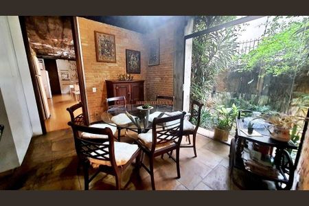 Casa à venda com 2 quartos, 650m² em Jardim Guedala, São Paulo