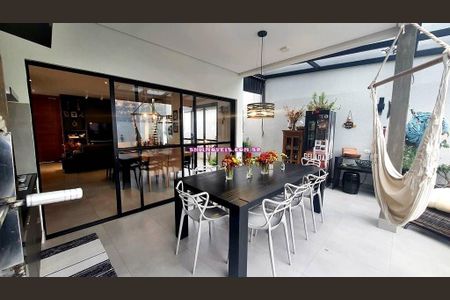 Casa à venda com 3 quartos, 260m² em Indianópolis, São Paulo