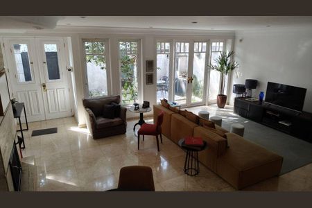 Casa à venda com 4 quartos, 379m² em Indianópolis, São Paulo