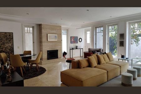 Casa à venda com 4 quartos, 379m² em Indianópolis, São Paulo