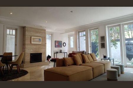 Casa à venda com 4 quartos, 379m² em Indianópolis, São Paulo