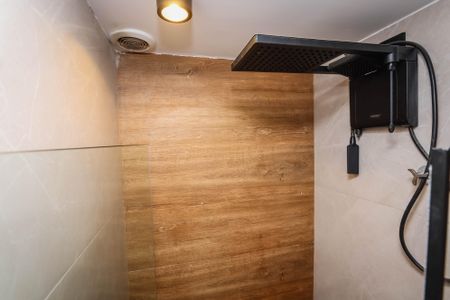 Banheiro da Suite de apartamento à venda com 1 quarto, 28m² em Vila Andrade, São Paulo