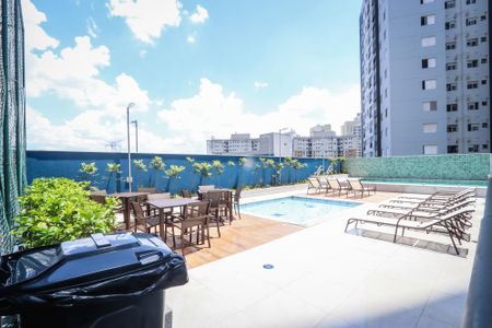 Apartamento à venda com 28m², 1 quarto e 1 vaga Apartamento à venda com 28m², 1 quarto e 1 vagaÁrea comum - Piscina