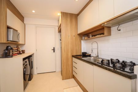 Apartamento à venda com 28m², 1 quarto e 1 vaga Apartamento à venda com 28m², 1 quarto e 1 vagaCozinha e Área de Serviço
