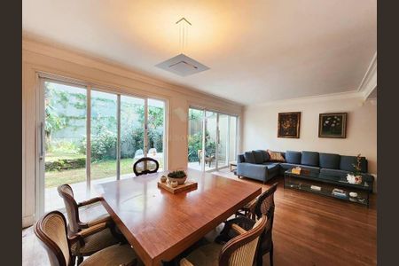 Casa à venda com 3 quartos, 370m² em Real Parque, São Paulo