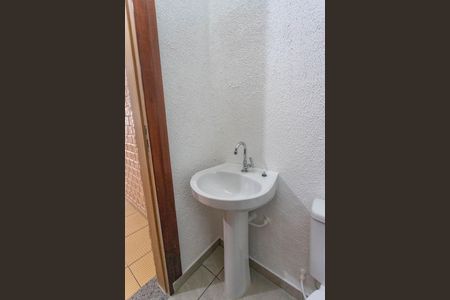 Casa para alugar com 100m², 2 quartos e 1 vaga Casa para alugar com 100m², 2 quartos e 1 vagaBanheiro social