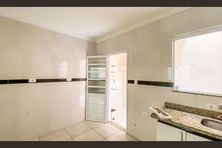 Sala/Cozinha de casa de condomínio para alugar com 2 quartos, 54m² em Vila Ponte Rasa, São Paulo