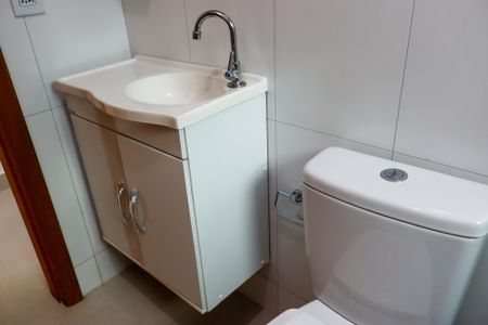 Banheiro de casa para alugar com 1 quarto, 70m² em Pestana, Osasco