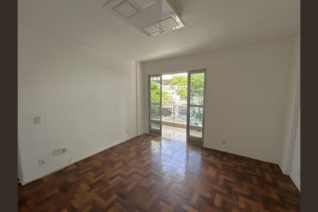 Apartamento para alugar com 75m², 2 quartos e 1 vagaSala