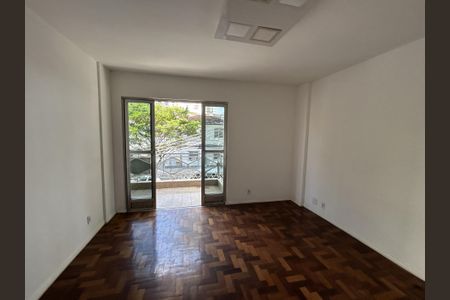 Apartamento para alugar com 75m², 2 quartos e 1 vagaSala