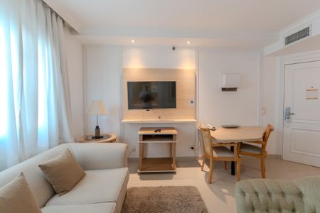 Apartamento à venda com 33m², 1 quarto e 1 vaga Apartamento à venda com 33m², 1 quarto e 1 vagaSala