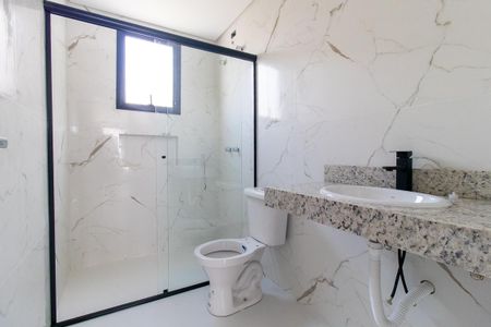 Casa de condomínio para alugar com 110m², 2 quartos e 2 vagasBanheiro da Suíte