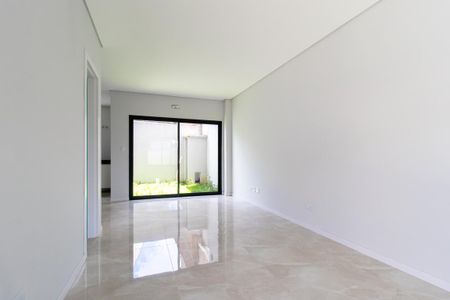 Sala de casa de condomínio para alugar com 2 quartos, 110m² em Uberaba, Curitiba