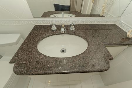 Banheiro de apartamento à venda com 1 quarto, 33m² em Bela Vista, São Paulo