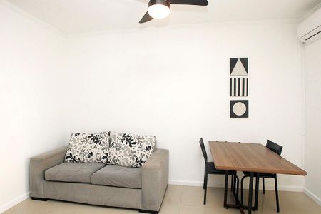 Sala de apartamento para alugar com 1 quarto, 45m² em Petrópolis, Porto Alegre