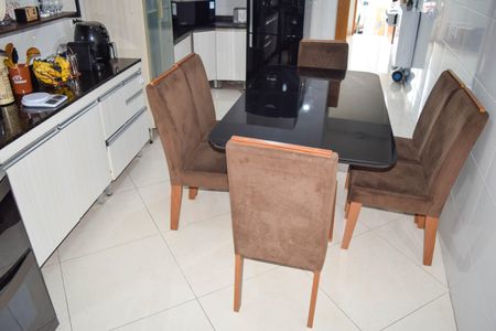 Casa à venda com 96m², 3 quartos e 2 vagasCozinha