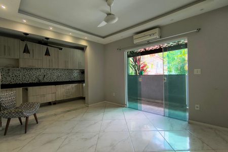 Sala de casa de condomínio à venda com 2 quartos, 96m² em Freguesia (jacarepaguá), Rio de Janeiro