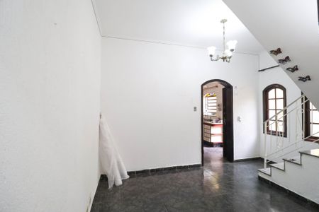 Casa para alugar com 3 quartos, 240m² em Jardim Jacana, São Paulo